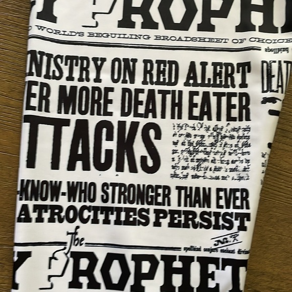 Blackmilk Harry Potter Daily Prophet Leggings - Picture 5 of 10